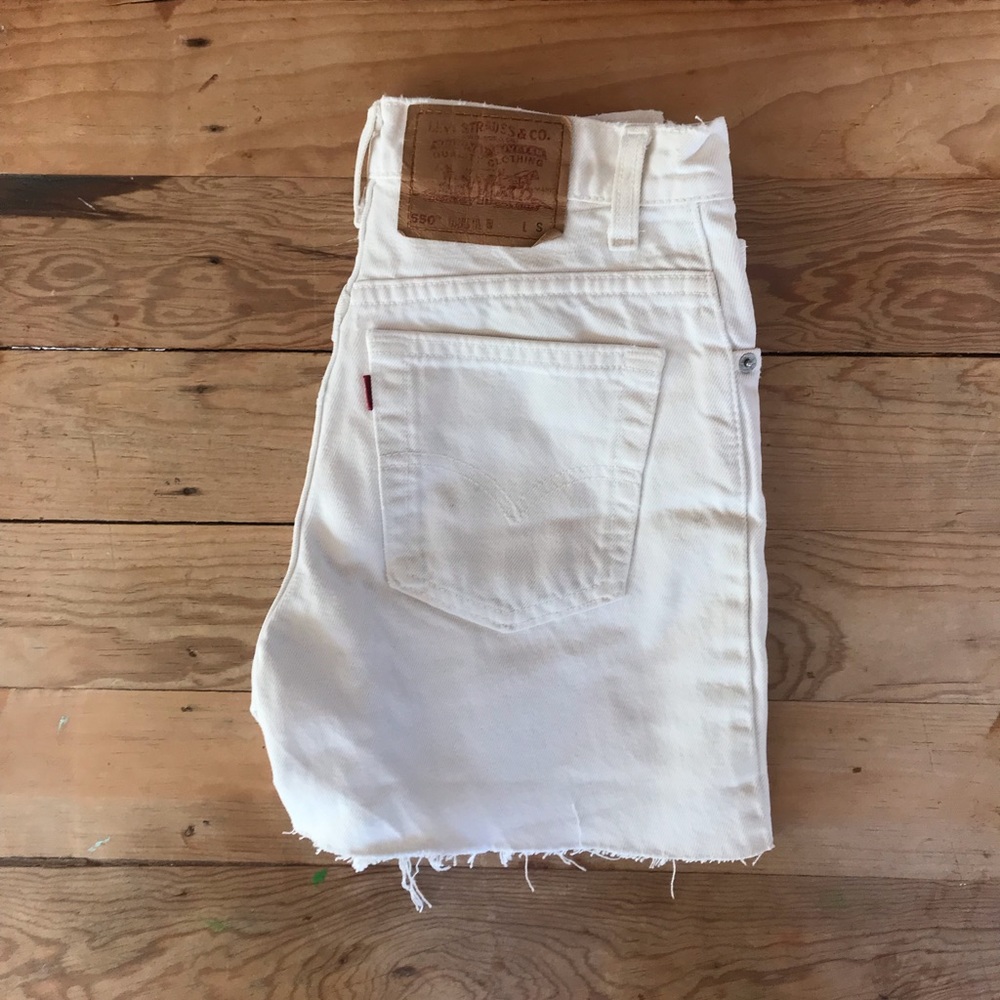 White high waisted Levi shorts